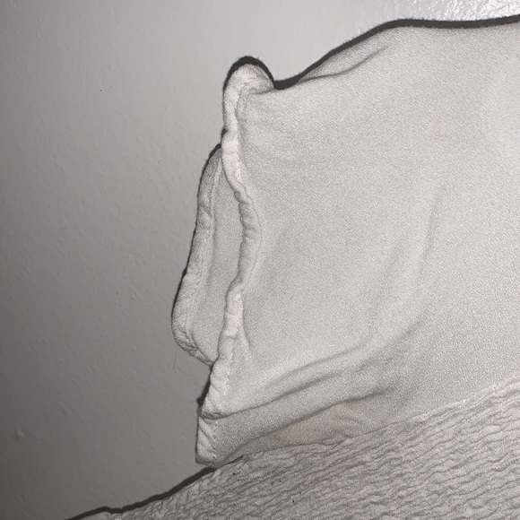 White blouse - Picture 4 of 4